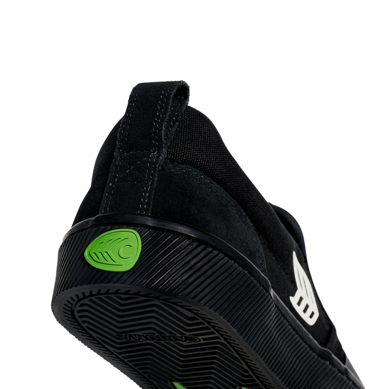 Cariuma-SLIP ON Skate PRO All Black Suede and Canvas Ivory Logo  - 9,5/42